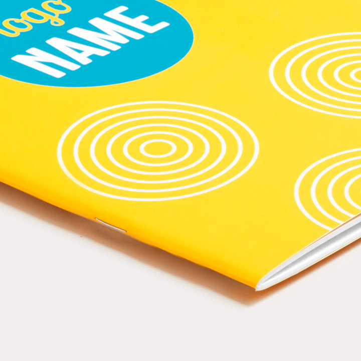 Catalogue/Brochure agrafé(e)